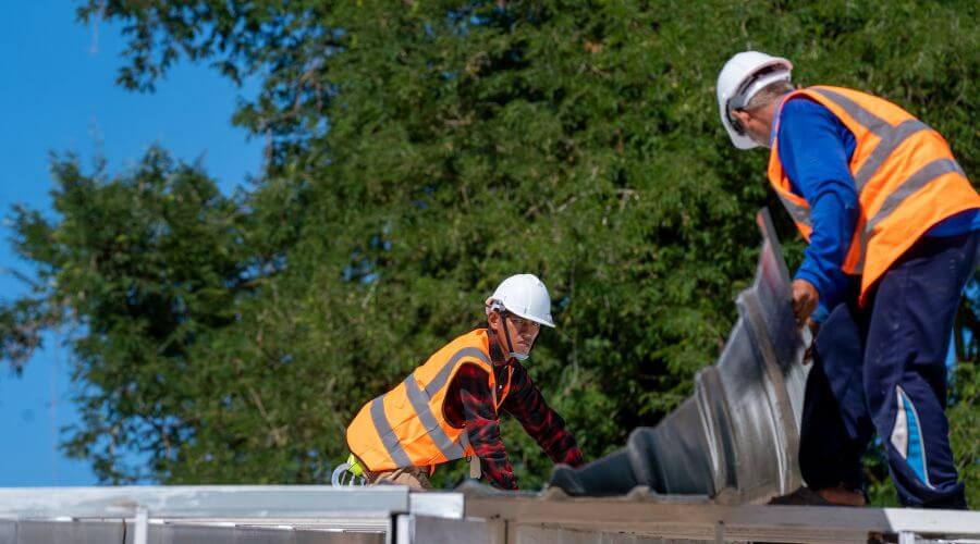 Professional gutter cleaning in Columbia, AL